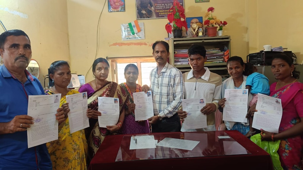 TOSS Candidates holding Admission Forms & Certificates